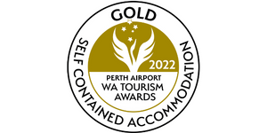 An image of a badge showing Tree Chalets Gold Medal win for self catering accommodation in the 2022 Western Australian Tourism Awards