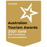 An image of a badge showing Tree Chalets Gold Medal win for self catering accommodation in the 2021 Australian Tourism Awards